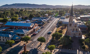 Aerial view of town centre, Mudgee. Image courtesy of Destination NSW.